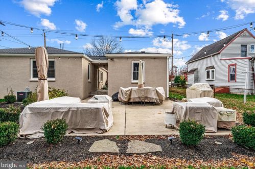 217 Colonial Ave, West Deptford NJ 08096-1011 exterior