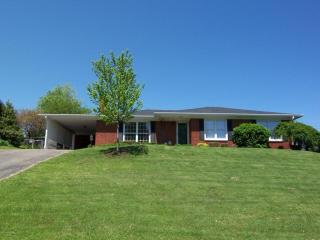 1309 Oak Hill Rd, Louisville, KY 40213-1505