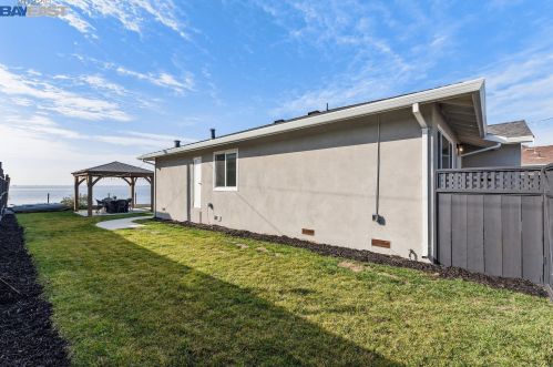 13095 Neptune Dr, San Leandro CA  94577-3130 exterior