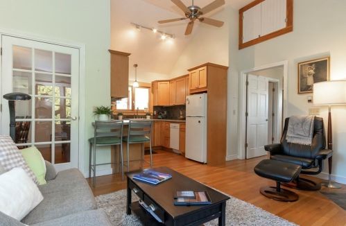 24 Blanchard Rd, Weymouth MA 02190-2840 exterior