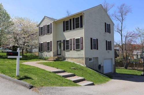 20 El Caney Rd, Worcester, MA 01603-1005