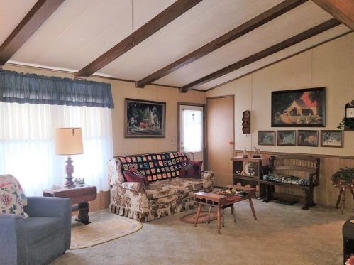 32 Earl Dr, Royalston, MA 01331-6905