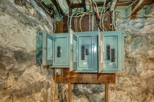 380 Front St, New Bedford MA 02744-2626 exterior