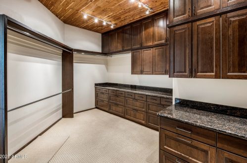 2020 Bethany Home Rd, Phoenix AZ 85014-2434 exterior