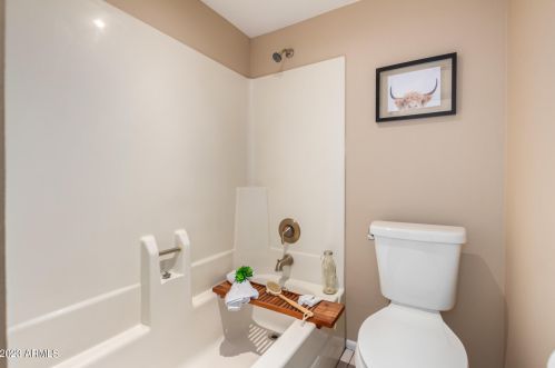 7009 42 Pl, Phoenix AZ 85050-8720 exterior