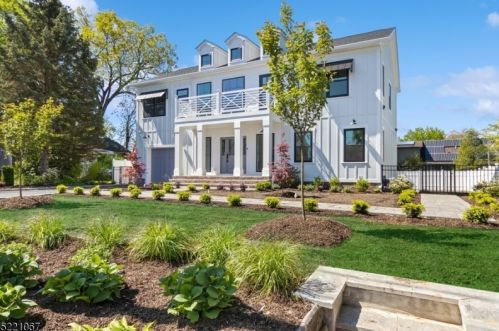 19 Grant Ave, East Hanover NJ  07936-2950 exterior