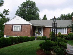 66 Broken Tree Rd, Newton, MA 02459-3449