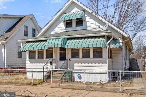 329 Buck St, West Deptford, NJ 08066-1061