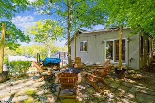 454 Skyline Lk Dr, Skyline Lakes NJ 07456-1917 exterior