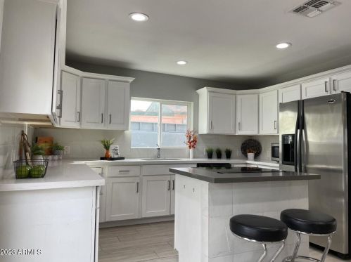 504 Alice Ave, Phoenix AZ  85020-3161 exterior