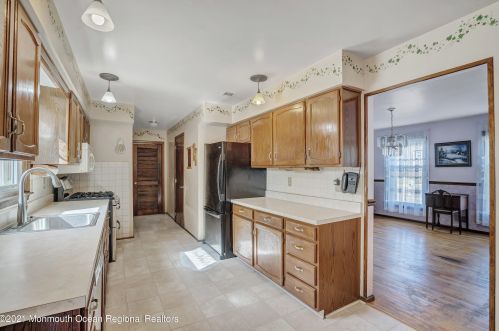 11 Red Cedar Ct, Jackson Twp NJ 08527-1351 exterior