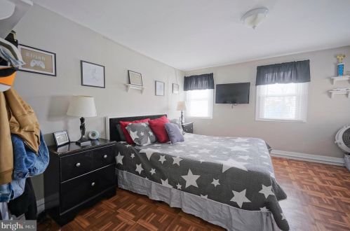 61 Barber Ave, West Deptford NJ 08096-2832 exterior