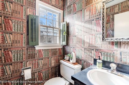 7 Pirates Cove Rd, Little Silver NJ 07739-1623 exterior