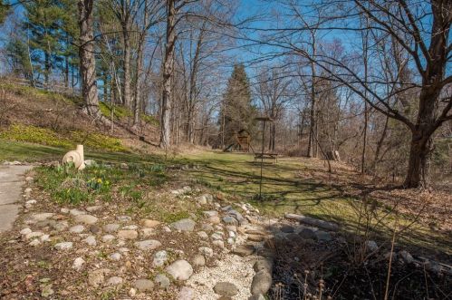 632 Pleasant St, Amherst, MA 01002-1526