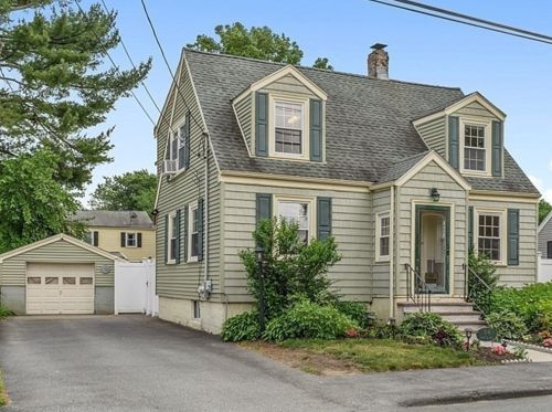 64 Forest St, Peabody, MA 01960-4134