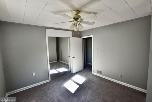 353 Hendrickson Ave, West Deptford NJ 08096-1327 exterior