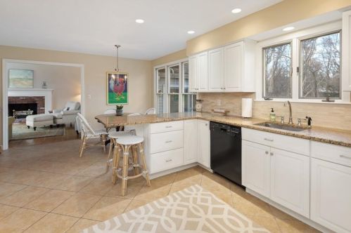 84 Leavitt St, Hingham MA 02043-2973 exterior