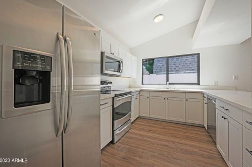 1022 Blackhawk Dr, Phoenix AZ  85024-4173 exterior