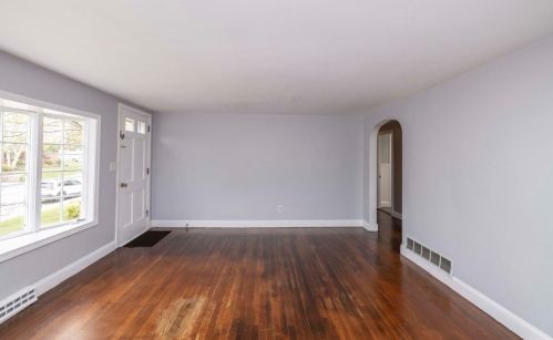 194 Hart St, Taunton MA 02780-6945 exterior