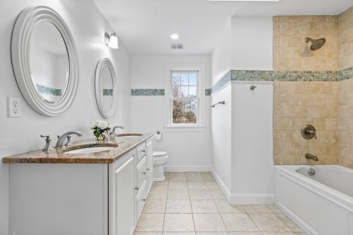 44 Canterbury St, Hingham MA 02043-1453 exterior