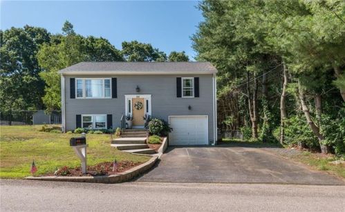 22 Crest Ave, South Kingstown, RI 02882-2810