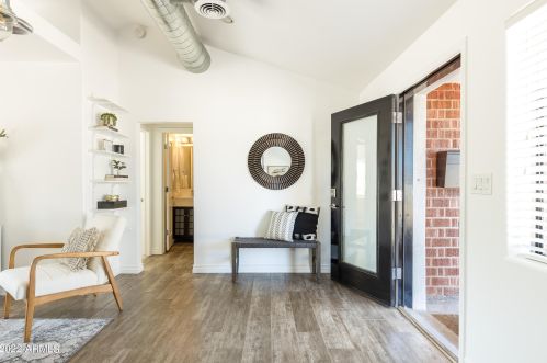 1807 Earll Dr, Phoenix, AZ 85015-6129