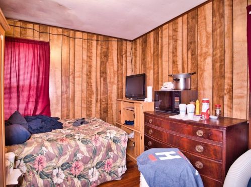 24 Adams St, New Bedford MA 02746-1333 exterior