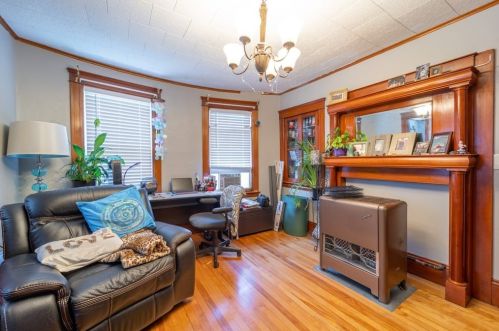 24 Fairbanks St, Worcester MA 01610-2104 exterior