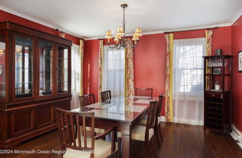 215 Silverside Ave, Little Silver NJ 07739-1713 exterior