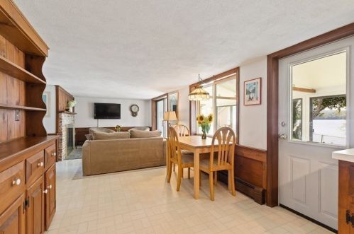 379 Main St, Groveland MA 01834-1428 exterior