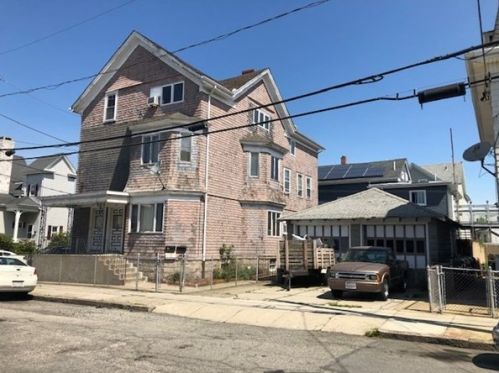 304 Brownell St, Fall River, MA 02720-2751
