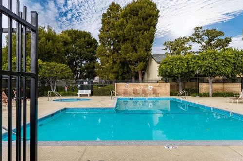 6 Palamedes, Irvine CA 92604-1930 exterior