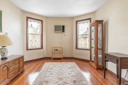 7 Bellingham Ave, Everett MA 02149-1218 exterior