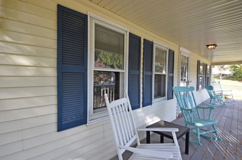 80 Lincoln Ave, Holden, MA 01520-1824