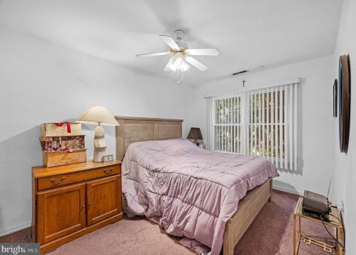 36 Kelly Dr, West Deptford NJ 08096-6712 exterior