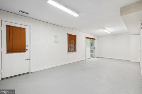 8951 Queen Maria Ct, Columbia MD 21045-2405 exterior