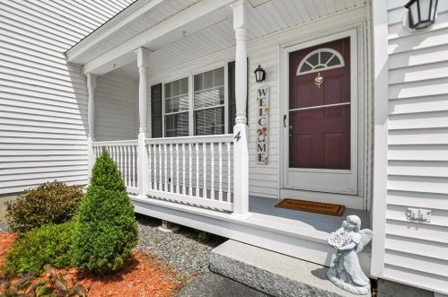 4 Rebecca Ln, Dracut, MA 01826-2590