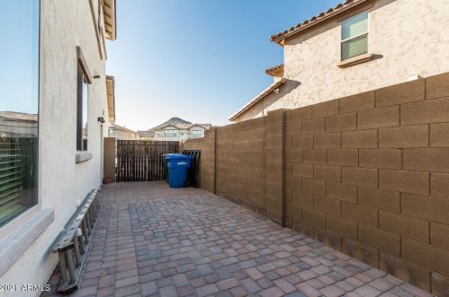 25303 51 Dr, Phoenix AZ 85031-3902 exterior