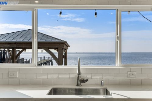 13095 Neptune Dr, San Leandro CA  94577-3130 exterior