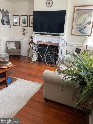 231 Allen St, Philadelphia, PA 19125-4103