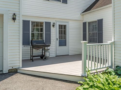 1626 Main St, Leicester MA 01524-1917 exterior