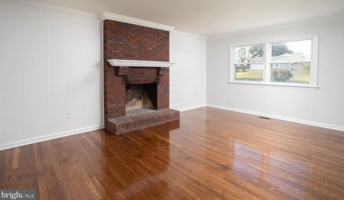 4 Locust Ave, Columbus NJ  08022-9504 exterior