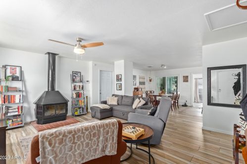 3334 39th Dr, Phoenix, AZ 85019-4108