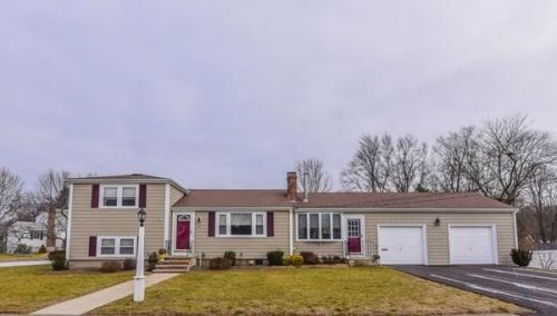 171 Carol Dr, Dedham, MA 02026-6609