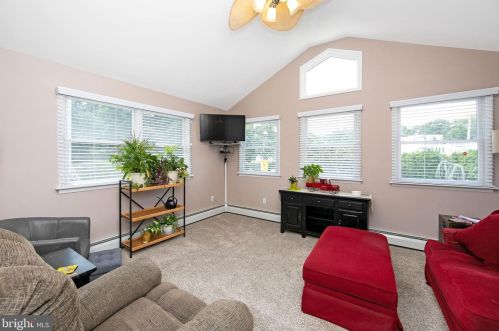 132 Main St, West Deptford NJ 08051-1046 exterior