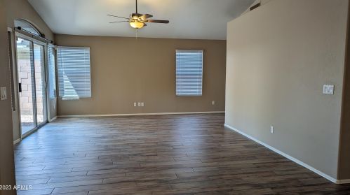 18642 42nd St, Phoenix AZ  85050-3376 exterior