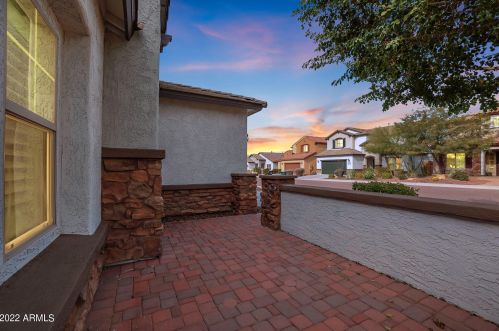 1665 Blaylock Dr, Phoenix AZ 85085-6324 exterior