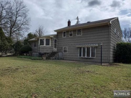 27 Ridge Rd, Cresskill NJ  07626-1038 exterior