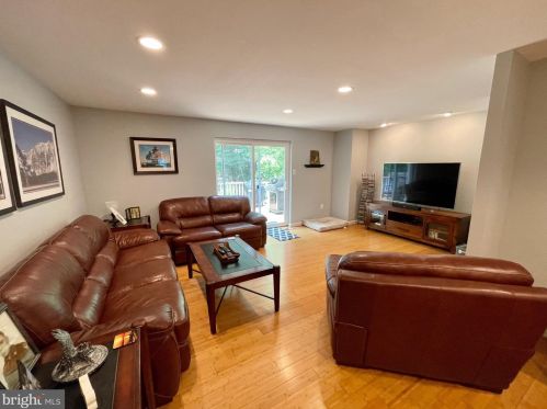 11806 New Country Ln, Columbia MD  21044-4401 exterior