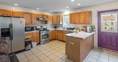 140 Grant St, Fall River MA 02721-1239 exterior